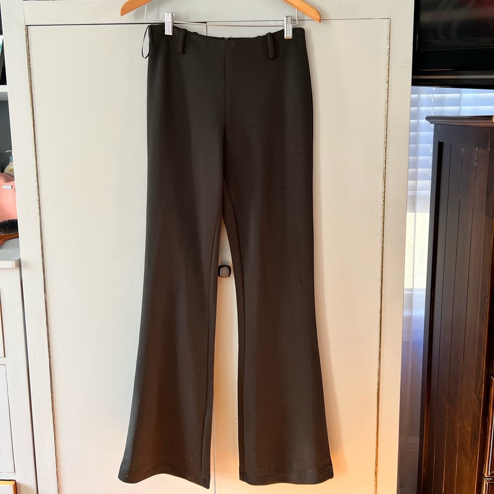 SUPER FLATTERING STRETCHY SLACKS.